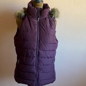 BANANA REPUBLIC Plum Quilted Vest with Faux Fur